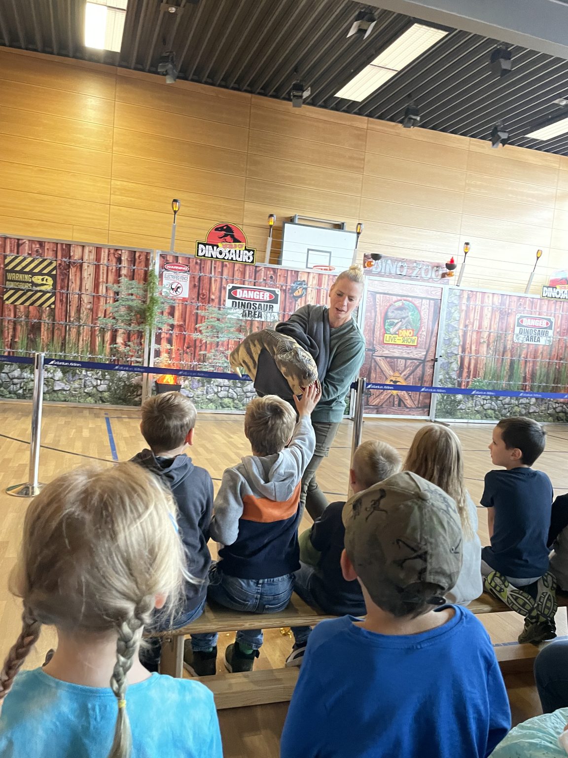 Dino Live Show großer Spaß für junge DinoFans SÜDWESTLIEBE